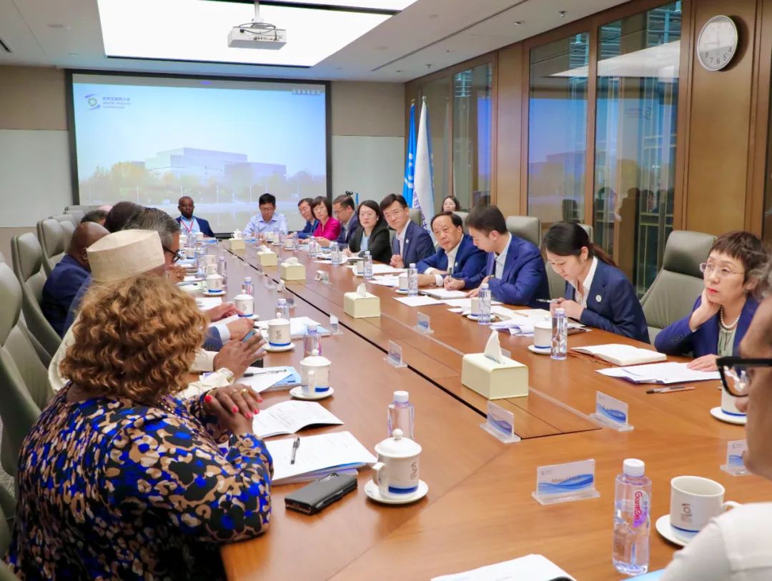 任贤良秘书长与世贸组织电子商务规则部长级研修班学员座谈