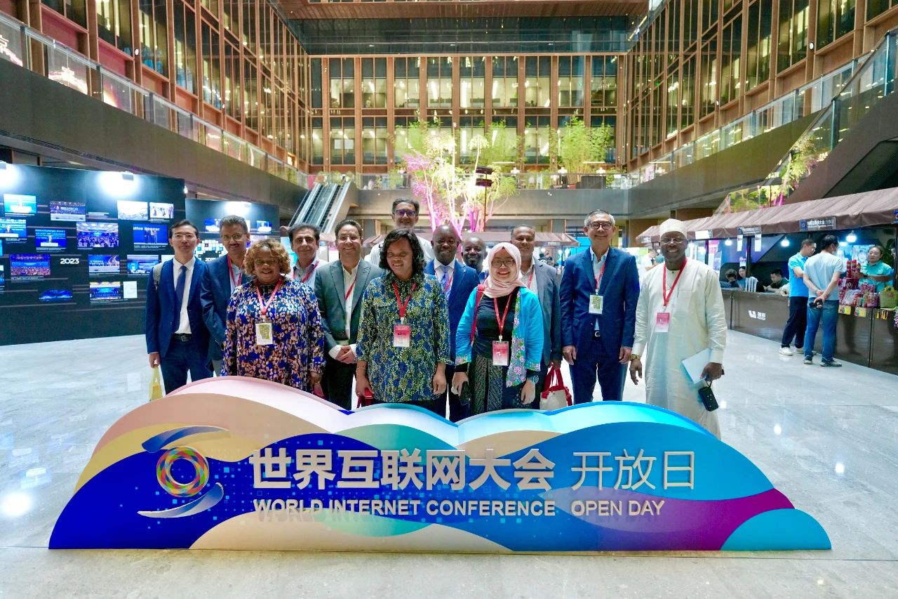 任贤良秘书长与世贸组织电子商务规则部长级研修班学员座谈