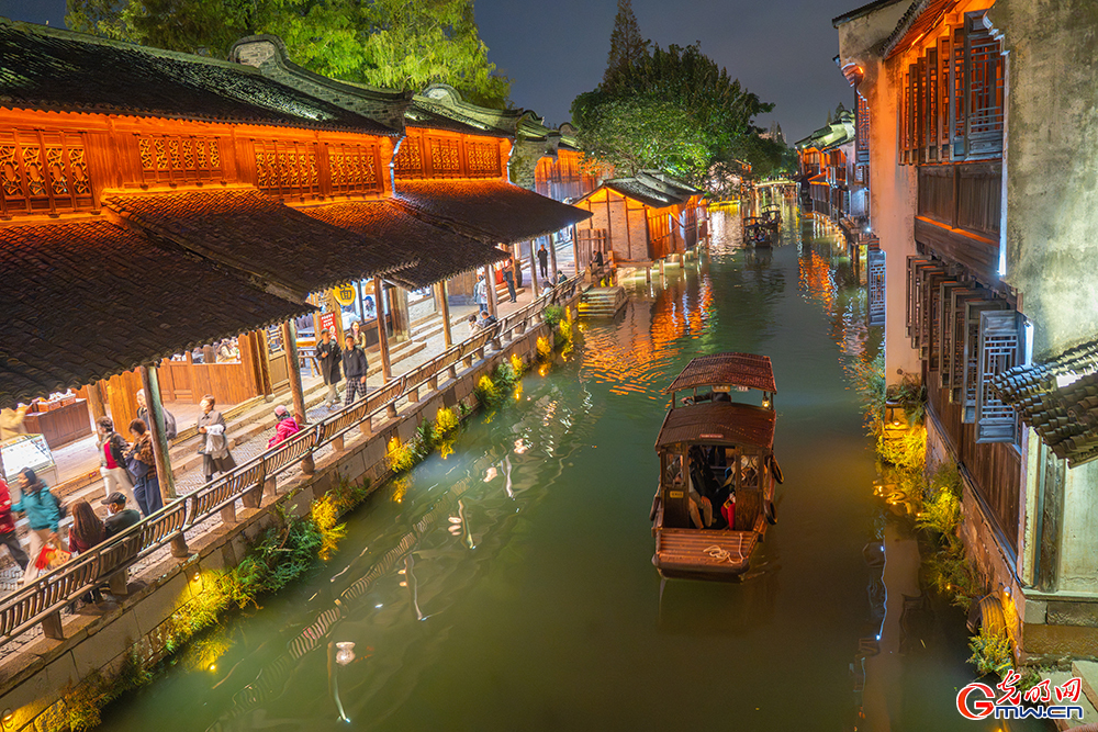 【乌镇视窗】乌镇峰会启幕在即，乌镇夜景点亮数字星河
