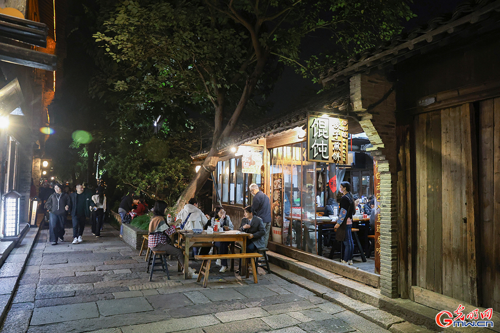 【乌镇视窗】乌镇峰会启幕在即，乌镇夜景点亮数字星河