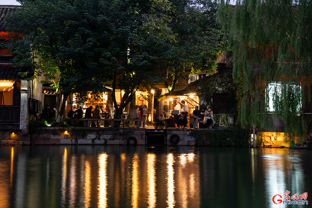 【乌镇视窗】乌镇峰会启幕在即，乌镇夜景点亮数字星河