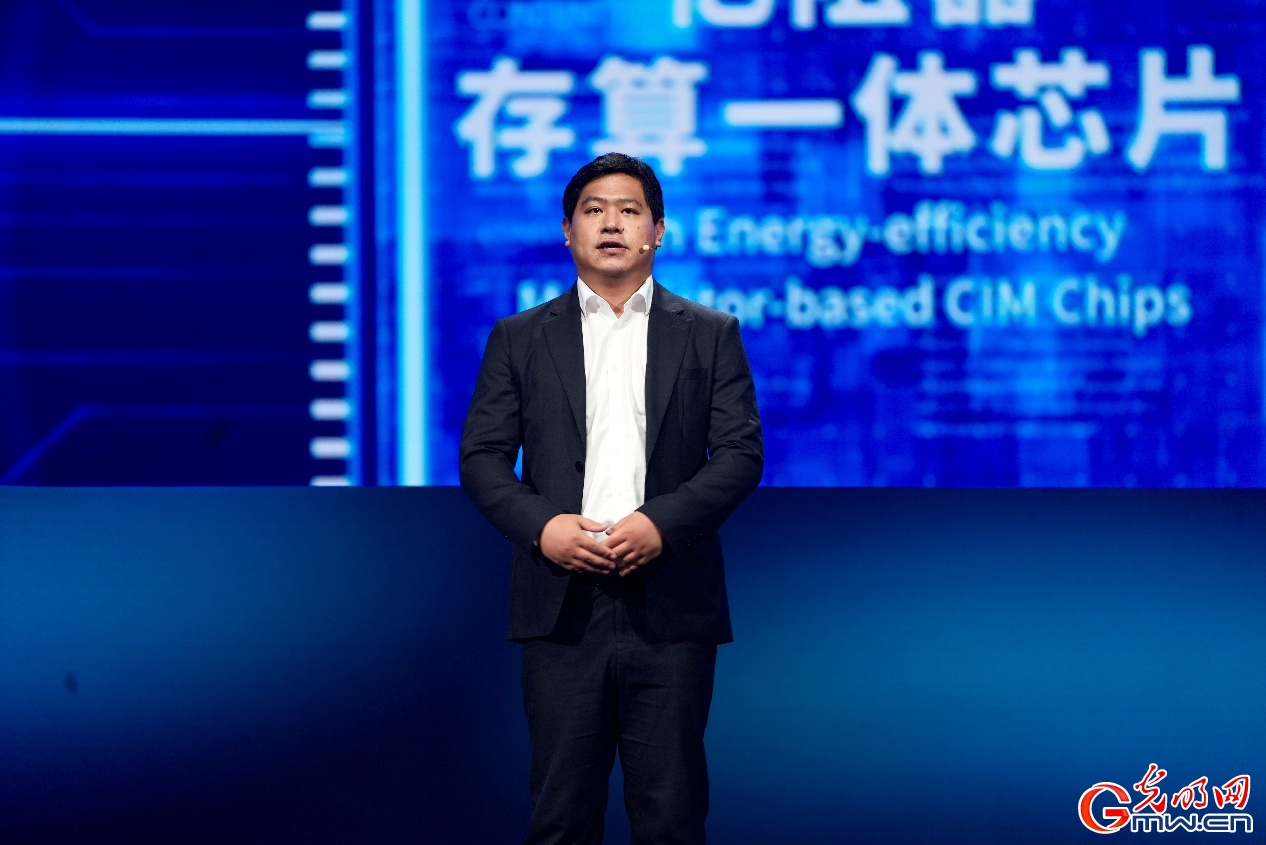 “忆阻器存算一体芯片器件及架构基础理论”获2025年世界互联网大会领先科技奖