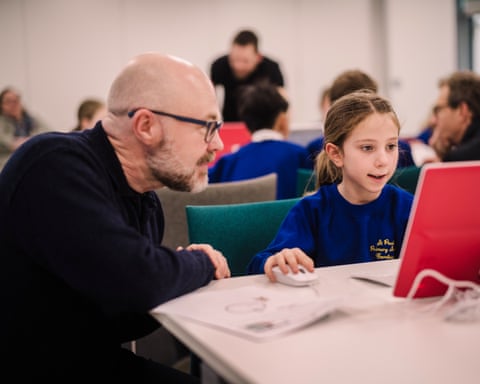 英媒:青少年计算机技能分化或造就新一代“AI文盲”