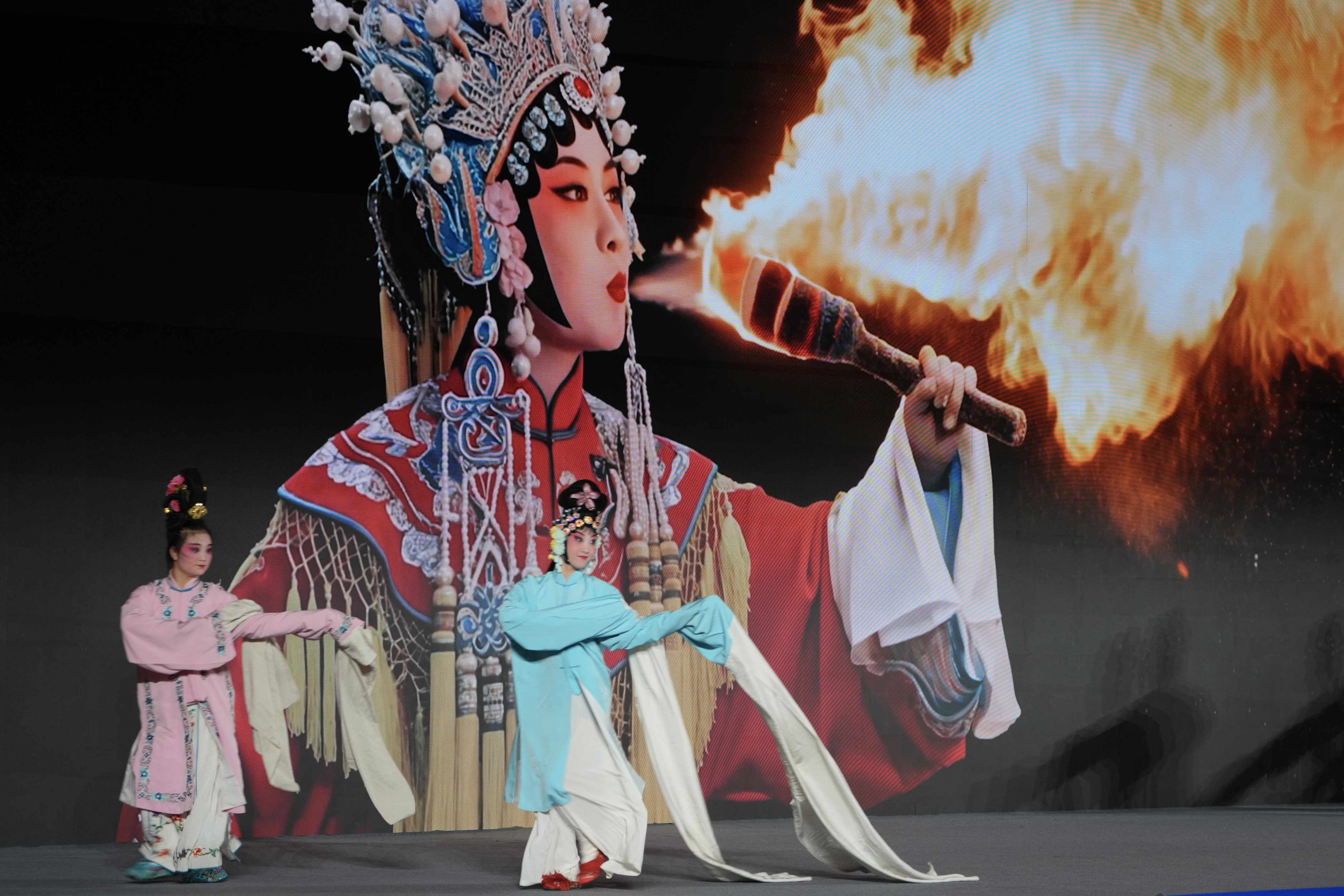 高清大图来了!一组图带你回顾2026世界互联网大会数字丝路发展论坛的精彩剪影! 高清大图来了!一组图带你回顾2026世界互联网大会数字丝路发展论坛的精彩剪影!