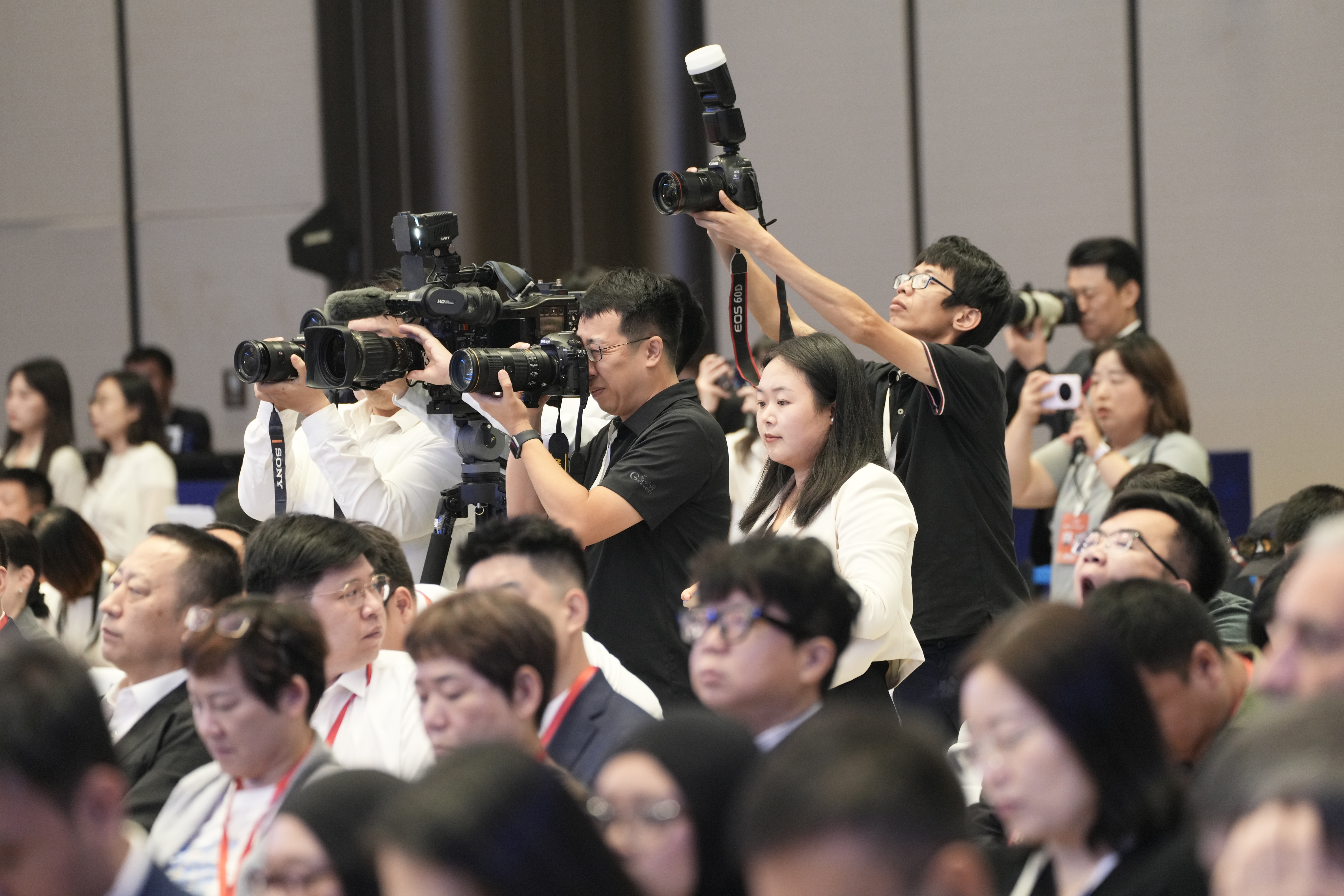 高清大图来了!一组图带你回顾2026世界互联网大会数字丝路发展论坛的精彩剪影! 高清大图来了!一组图带你回顾2026世界互联网大会数字丝路发展论坛的精彩剪影!