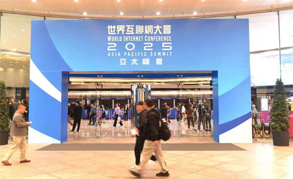 述评丨香江畔，新潮翻涌