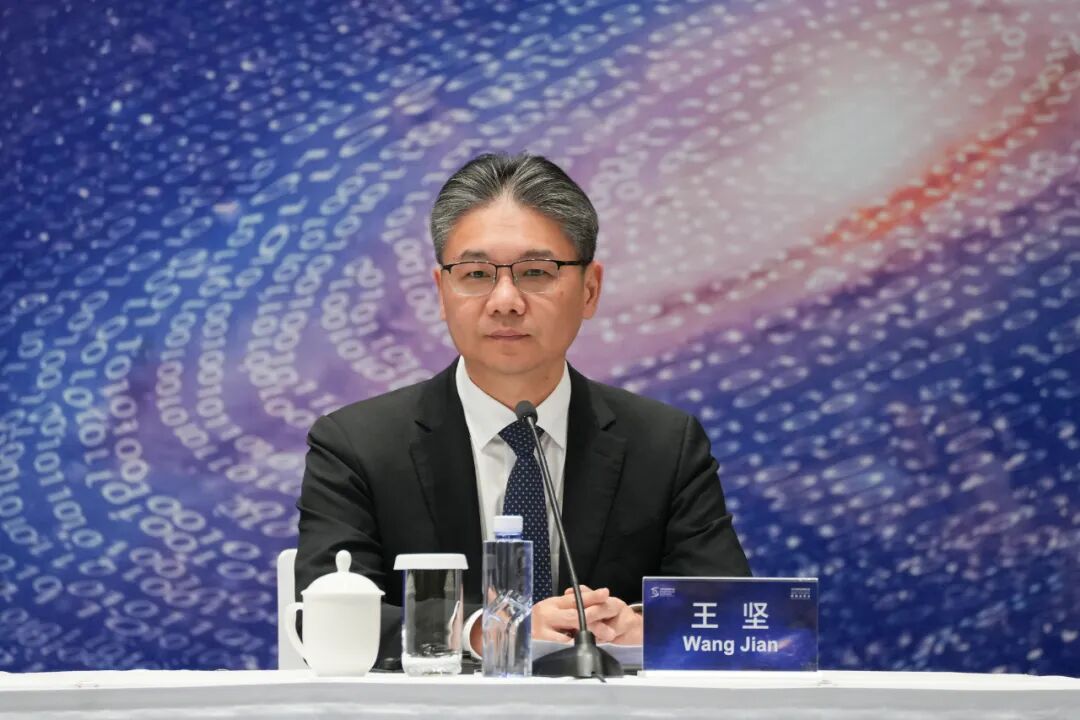 2025年世界互联网大会乌镇峰会新闻发布会在北京举行