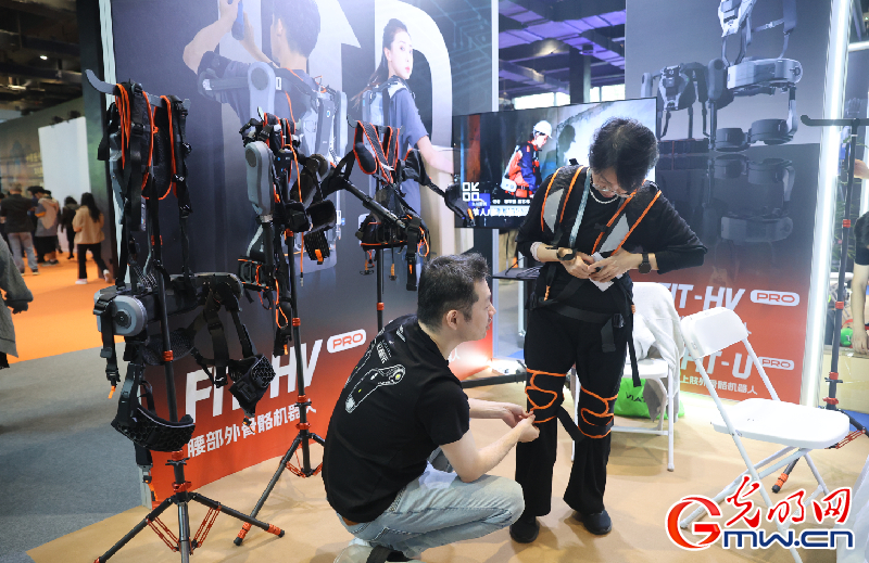 【乌镇视窗】互联网之光博览会|AI互动体验:科技“玩伴”让未来触手可及