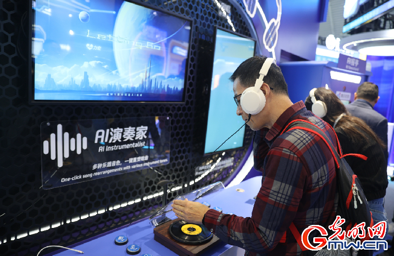 【乌镇视窗】互联网之光博览会|AI互动体验:科技“玩伴”让未来触手可及