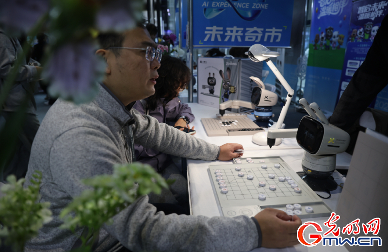 【乌镇视窗】互联网之光博览会|AI互动体验:科技“玩伴”让未来触手可及