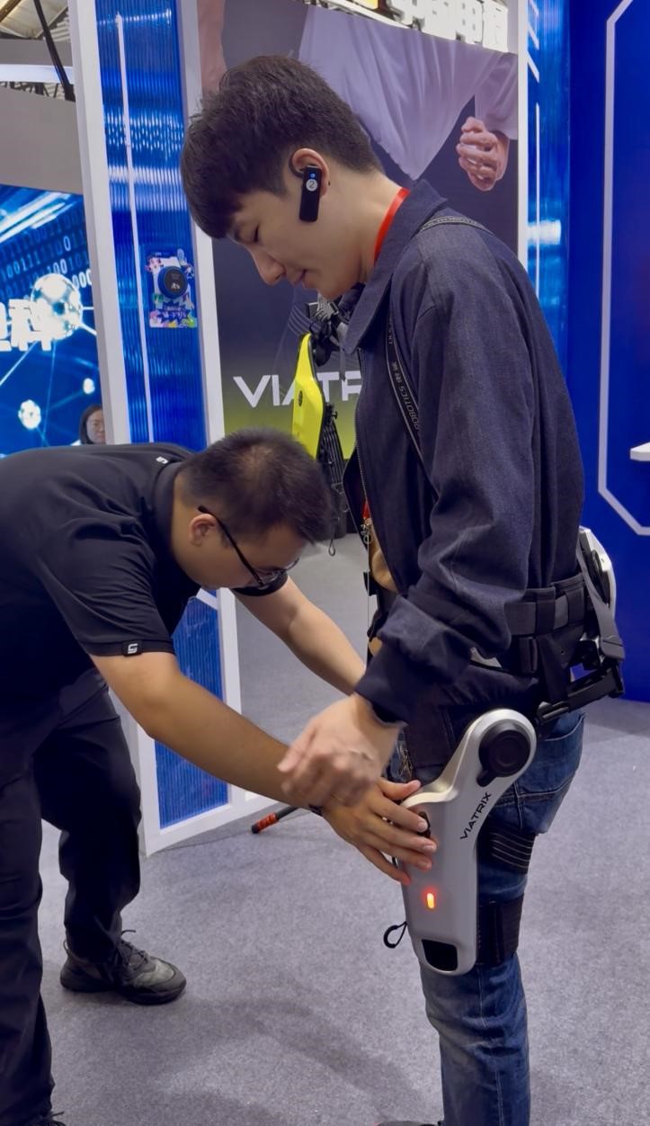 “神奇装备”上新啦!智能机器人让未来生活不再遥远