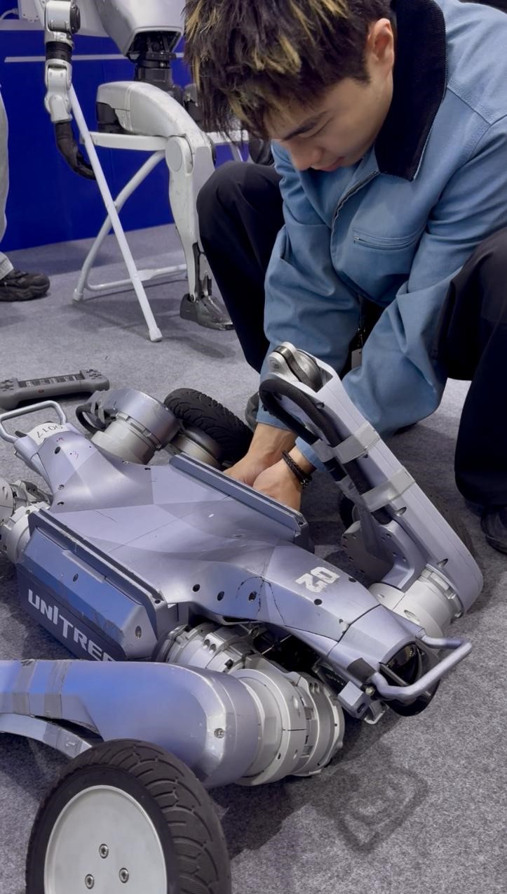 “神奇装备”上新啦!智能机器人让未来生活不再遥远