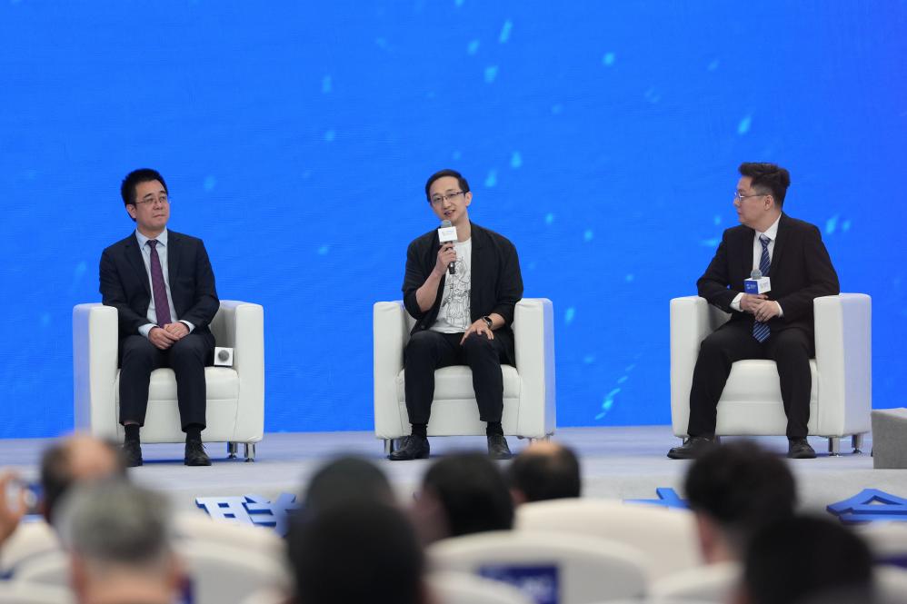 新华社：财经聚焦丨“六小龙乌镇对话”，他们如何思考AI和未来