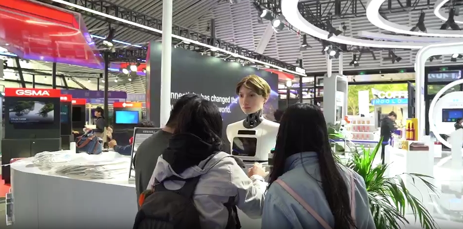 中国蓝观察丨今年的乌镇峰会,各路机器人“大展拳脚”