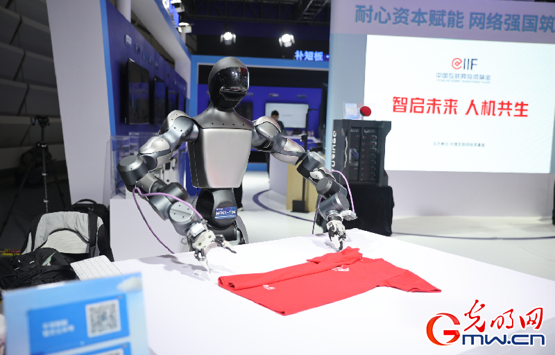 【乌镇视窗】互联网之光博览会|机器人带来的温暖与趣味