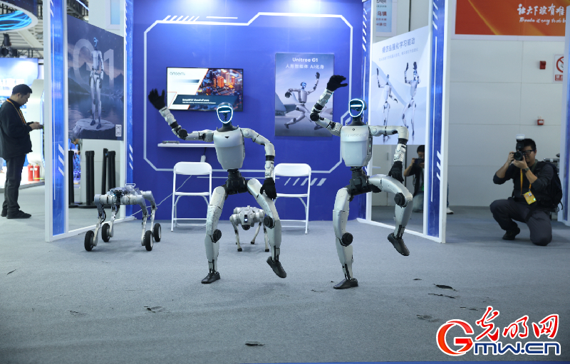 【乌镇视窗】互联网之光博览会|机器人带来的温暖与趣味