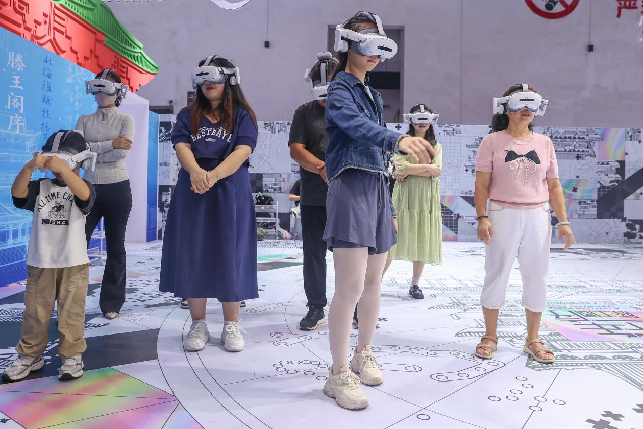 VR产业：千亿规模背后的瓶颈与突破