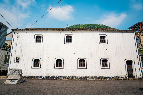 文澜阁《四库全书》 的薪火接力:西迁守护与数字新生 文澜阁《四库全书》 的薪火接力:西迁守护与数字新生