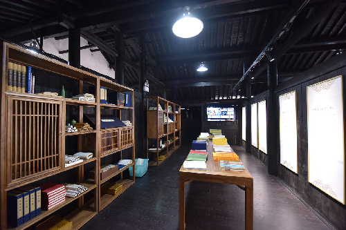 文澜阁《四库全书》 的薪火接力:西迁守护与数字新生 文澜阁《四库全书》 的薪火接力:西迁守护与数字新生