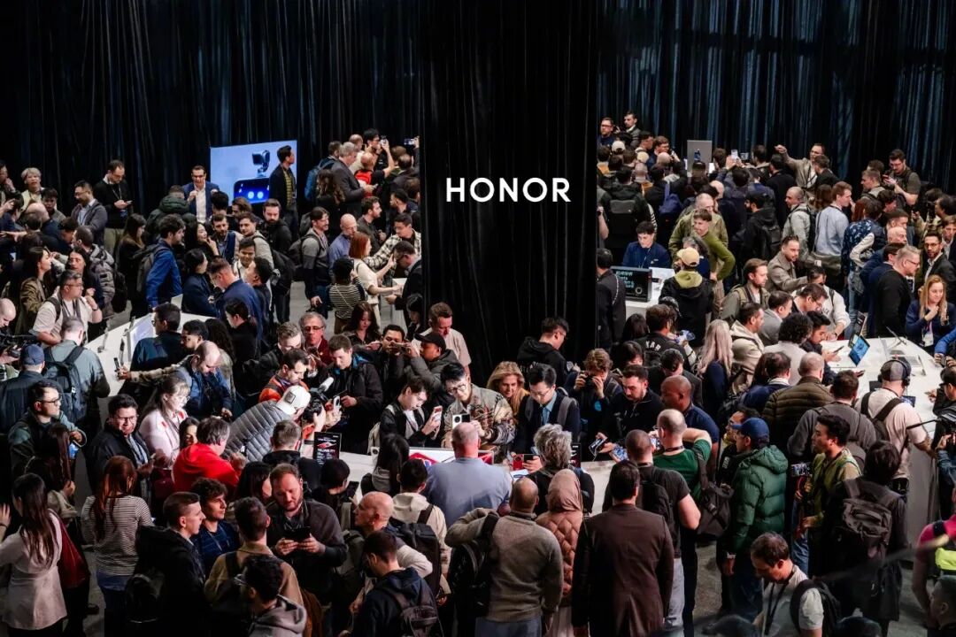 会员动态丨荣耀发布“机器人手机”