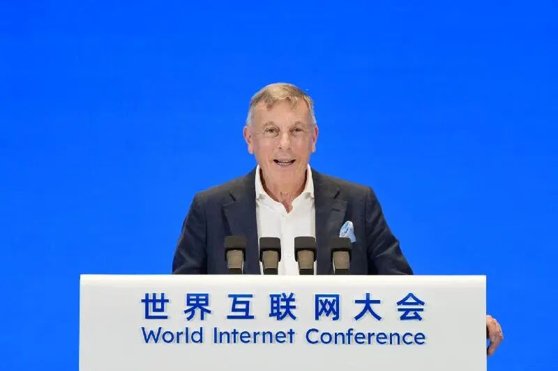 约翰·希金斯:要建立有效机制,保障AI智能体高效稳定运行