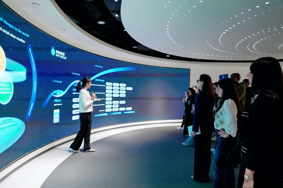 2025年世界互联网大会全球青年领军者在浙江开展研学活动 2025年世界互联网大会全球青年领军者在浙江开展研学活动