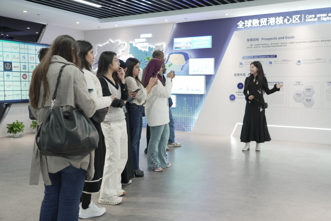 2025年世界互联网大会全球青年领军者在浙江开展研学活动 2025年世界互联网大会全球青年领军者在浙江开展研学活动