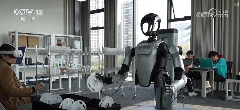 “AI+”丰富多元“更新”现象遍布千行百业 中国AI“加速跑”迈入应用爆发期