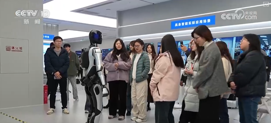 “AI+”丰富多元“更新”现象遍布千行百业 中国AI“加速跑”迈入应用爆发期