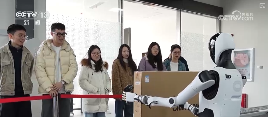 “AI+”丰富多元“更新”现象遍布千行百业 中国AI“加速跑”迈入应用爆发期