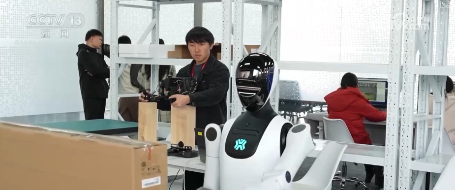 “AI+”丰富多元“更新”现象遍布千行百业 中国AI“加速跑”迈入应用爆发期