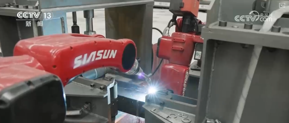 “AI+”丰富多元“更新”现象遍布千行百业 中国AI“加速跑”迈入应用爆发期