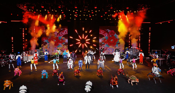 全球直播：200多台机器人演了一场“春晚”