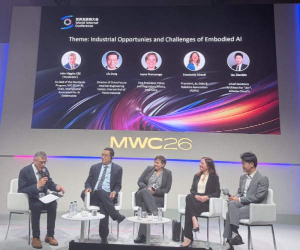 刘东：具身智能从“机械能力竞赛”转向“数据与连接赛道”